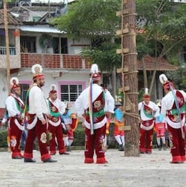 VIDEO Voladores chocan contra un árbol durante los festejos del Huey Atlixcáyotl 2023