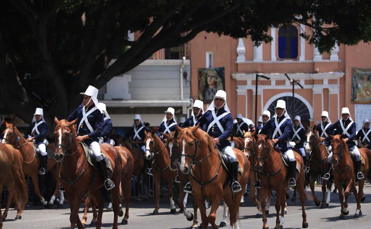 Así festejaron los poblanos el primer desfile del 5 de mayo