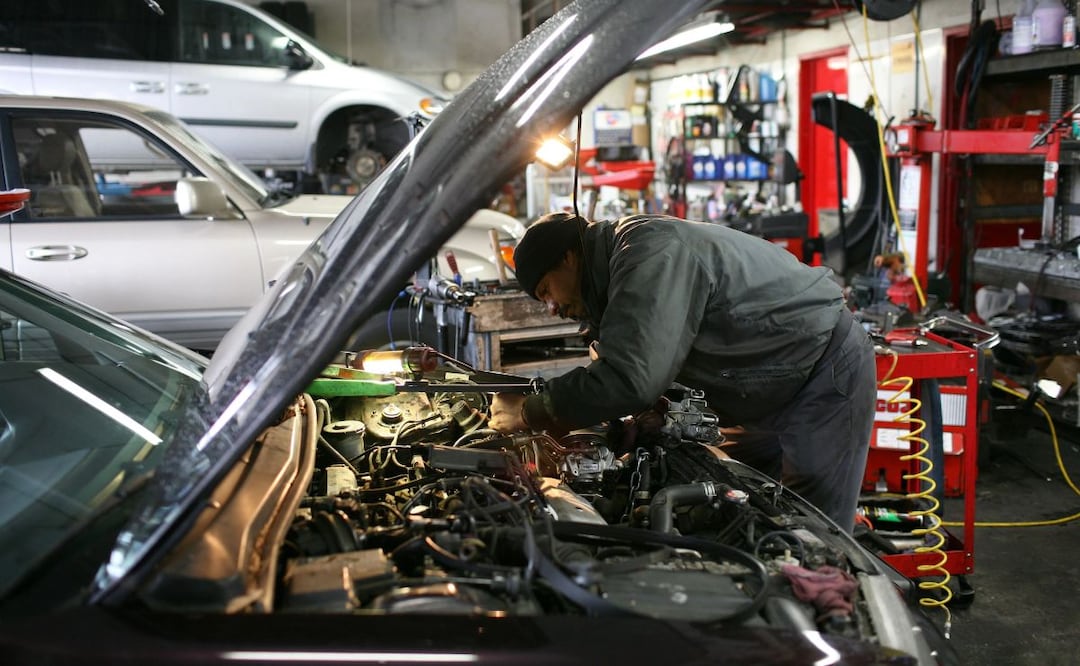 Los talleres mecánicos deben de cumplir con documentación federal para su operación o de lo contrario serán clausurados. | Foto: Siempre Auto