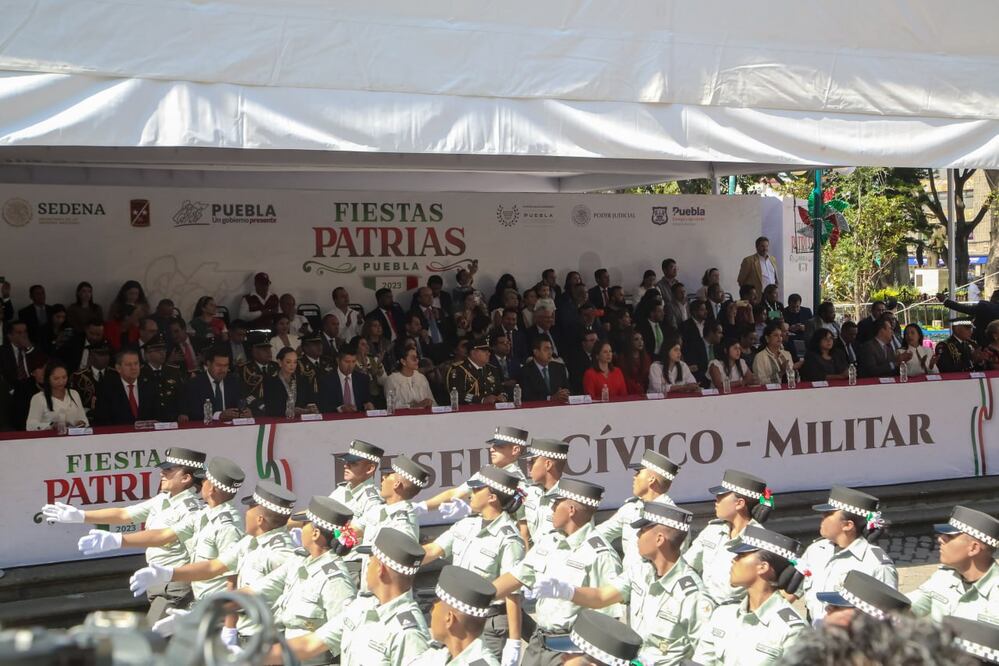 Sin contratiempos y con mucha solemnidad se vivió el Desfile del 16 de septiembre en Puebla | Foto: Agencia Es Imagen para El Universal Puebla