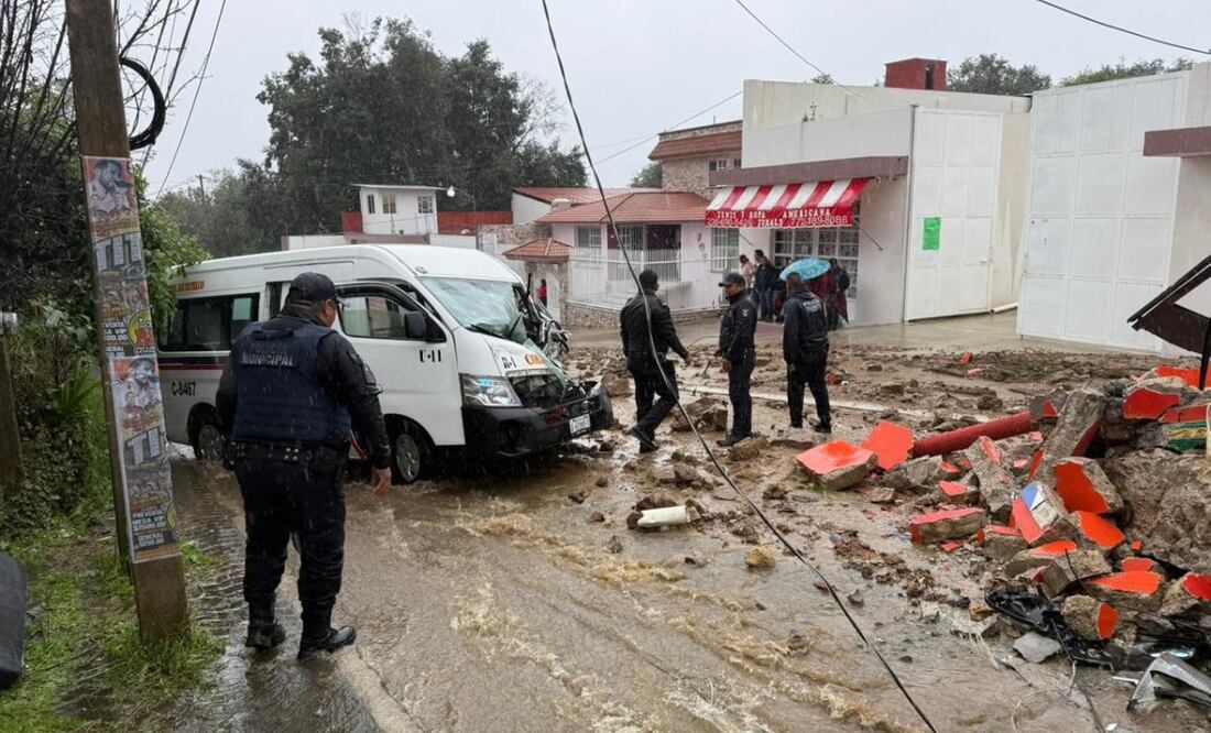Dos personas lesionadas al colapsar barda del panteón en Xiutetelco | Foto: Ayuntamiento de Xiutetelco