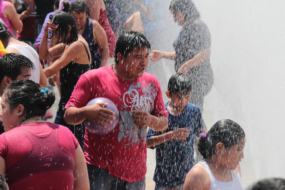 Cuidado si te sorprenden desperdiciando agua el Sábado de Gloria | Foto: EsImagen
