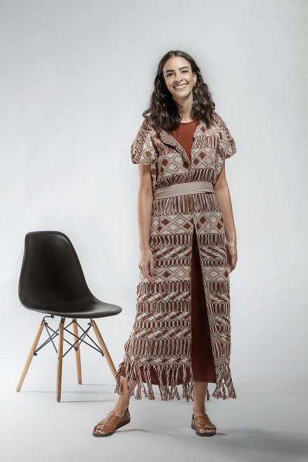 Ropa tejida por indígenas de Pahuatlán triunfa en desfiles de moda  