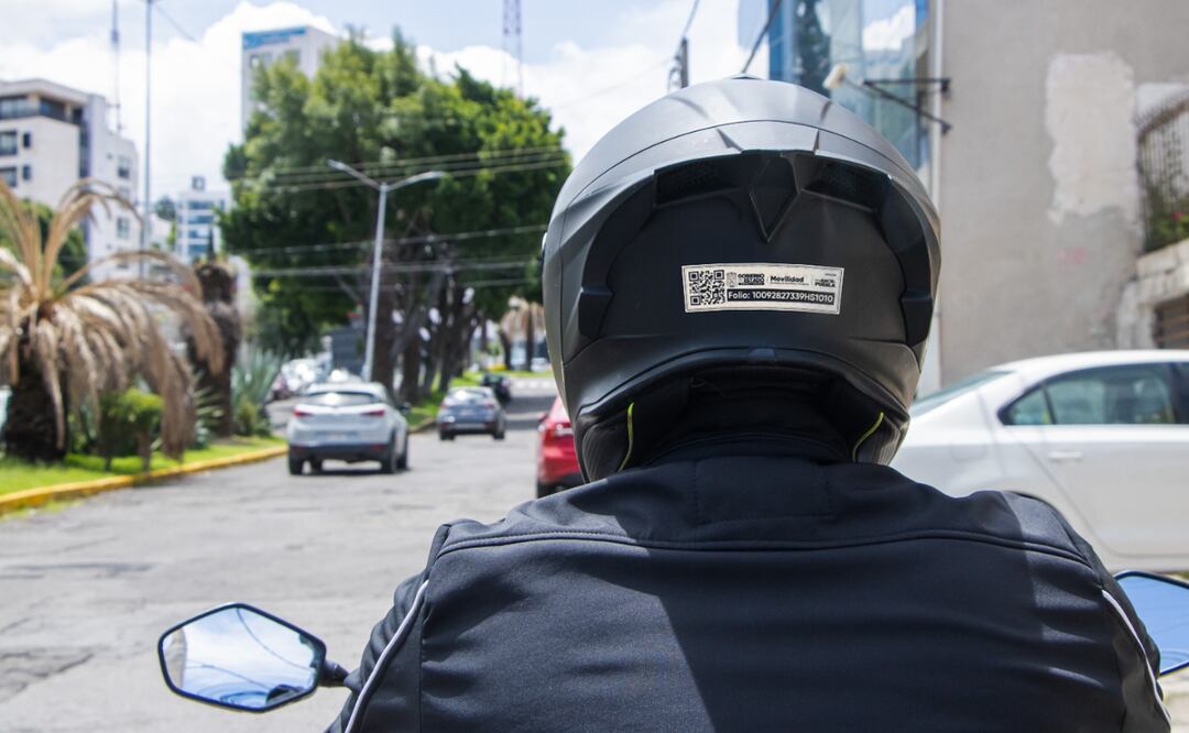 Inicia gobierno estatal entrega gratuita de chips para motociclistas en Puebla | Foto: Gobierno de Puebla.