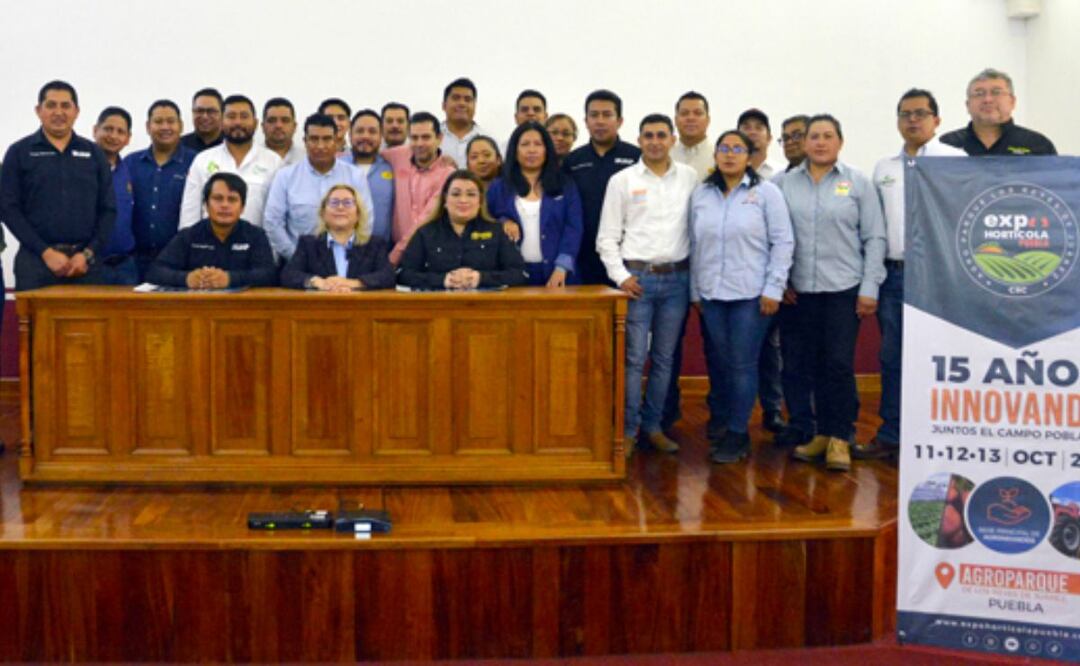 La directora del Complejo Regional Centro de la BUAP, Mirna López Fuentes, resaltó la importancia de sumarse a la mejora del campo mexicano. | Foto: BUAP