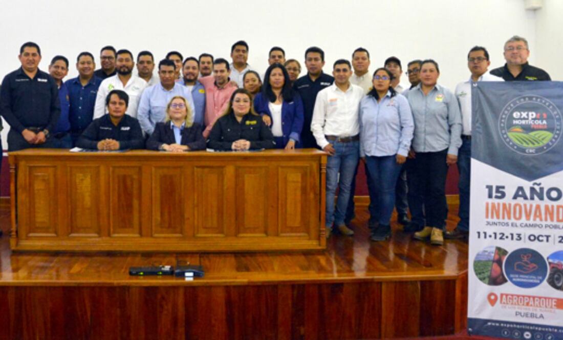 La directora del Complejo Regional Centro de la BUAP, Mirna López Fuentes, resaltó la importancia de sumarse a la mejora del campo mexicano. | Foto: BUAP