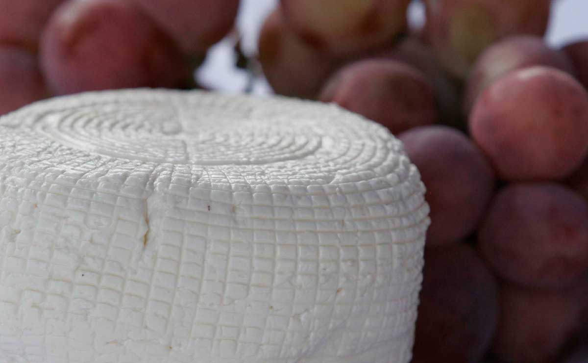 Prueba el queso con pulque, un alimento artesanal de Tepeyahualco