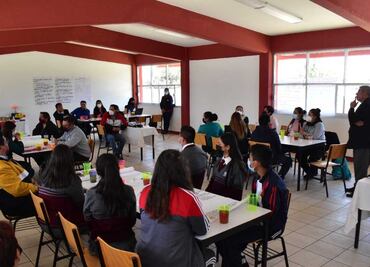 Clases presenciales en Puebla continúan pese al aumento de contagios