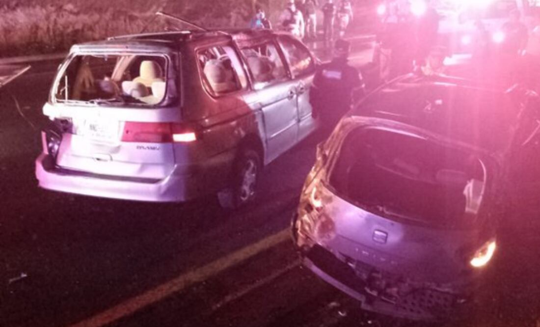 Tráiler volcó sobre la autopista México-Puebla e impactó varios vehículos / Foto Redes Sociales