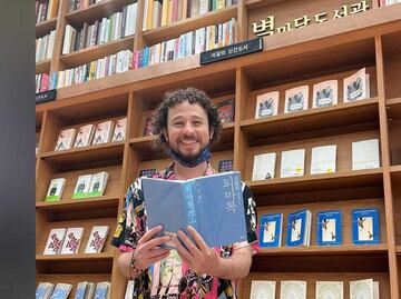 Luisito Comunica sueña tener su libro traducido al coreano y exhibirlo en Seúl