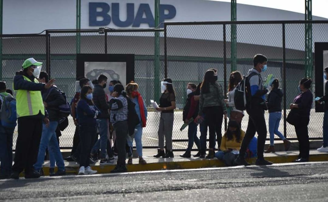El 29 de marzo del 2023 inicia el proceso de registro para aspirantes de preparatoria y el 10 de abril, para universidad | Foto: Agencia Es Imagen para El Universal Puebla