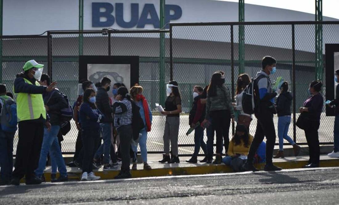 El 29 de marzo del 2023 inicia el proceso de registro para aspirantes de preparatoria y el 10 de abril, para universidad | Foto: Agencia Es Imagen para El Universal Puebla
