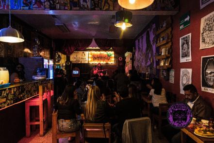 En este bar de Puebla aprendes sobre ciencia mientras bebes cerveza  