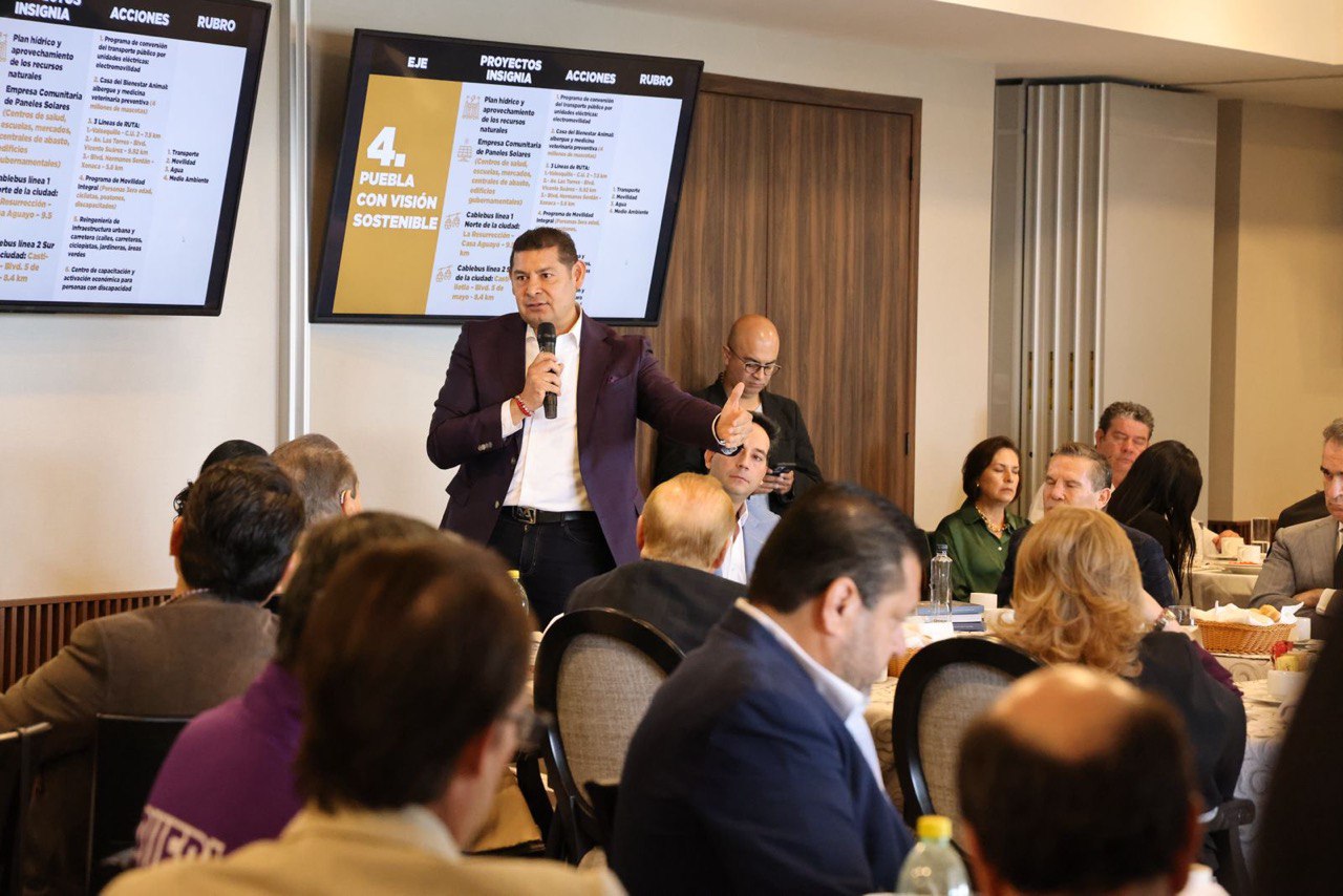 Alejandro Armenta sostiene encuentro estratégico para el progreso empresarial en Puebla