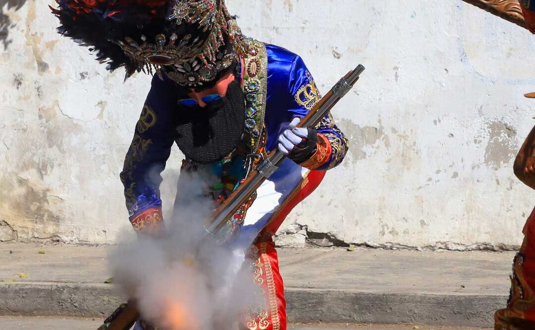 El colorido Carnaval de Huejotzingo tiene un historial negro debido a sus trágicos incidentes | Foto: Agencia es Imagen para El Universal Puebla