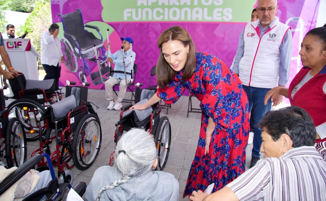 Entrega MariElise Budib aparatos funcionales a personas con discapacidad | Foto: Ayuntamiento de Puebla.