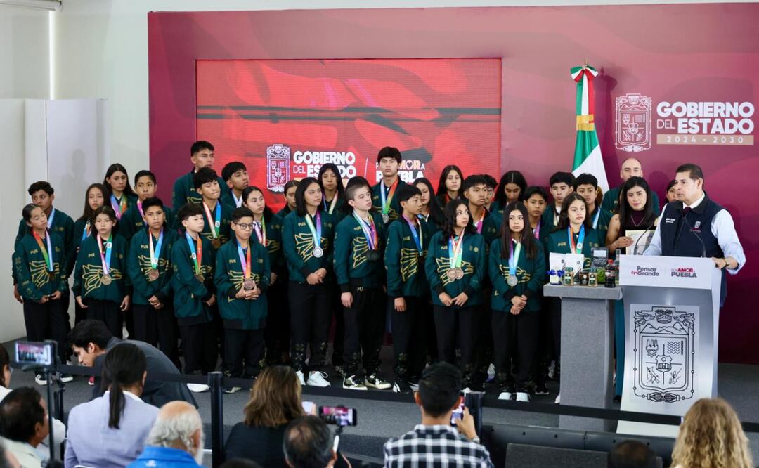 Gobierno Estatal premia esfuerzo de atletas poblanos en Olimpiada CONADE 2026 | Foto: Gobierno de Puebla.
