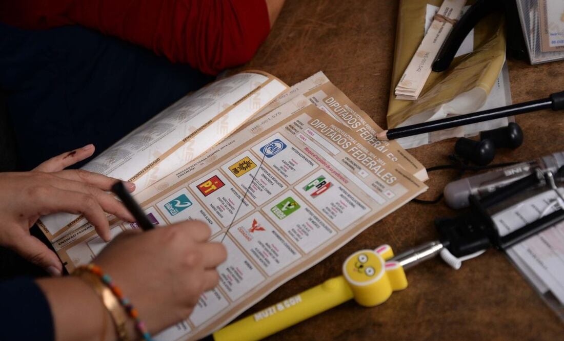 Un total de 49 políticos ya no podrán aparecer en las boletas electorales del 2024 en el mismo cargo. | Foto: Agencia Es Imagen para El Universal Puebla