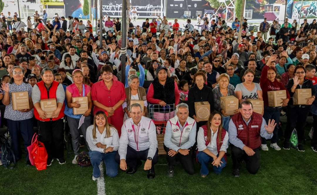 Entrega Pepe Chedraui más de 7 mil despensas en Romero Vargas | Foto: Ayuntamiento de Puebla.