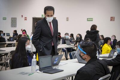 Supervisa rector arranque de examen de admisión BUAP