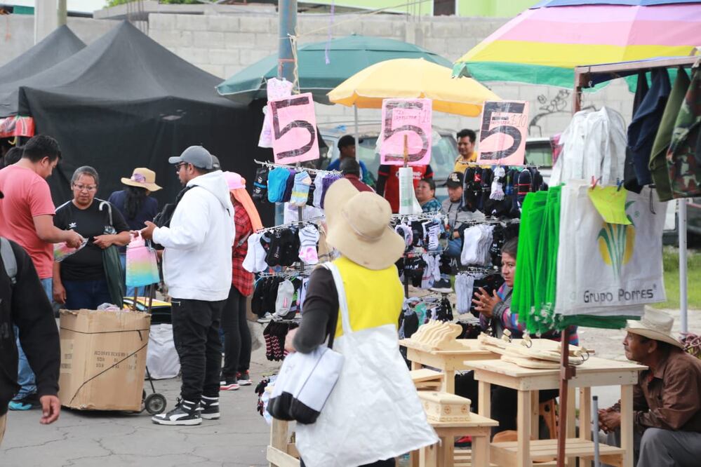 En Puebla hay bazares o tianguis con ropa muy barata |ESIMAGEN