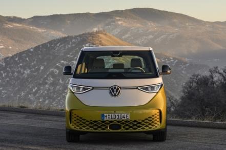 ¿Quién es el mexicano que diseñó la combi eléctrica de Volkswagen?