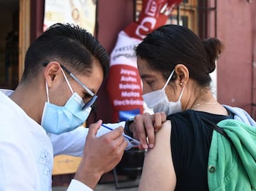 Tercera dosis para personal de salud será el 4 de enero y para maestros la próxima semana