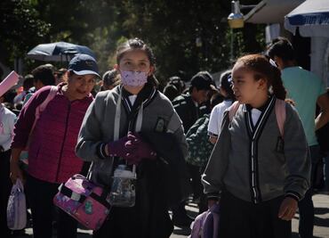 ¿A qué hora entran a la escuela el lunes 19 de febrero?