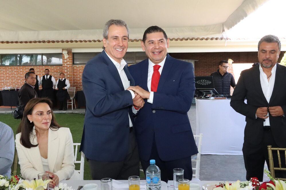 Alejandro Armenta, en compañía de Pepe Chedraui, se reunió con empresarios | Foto: Especial