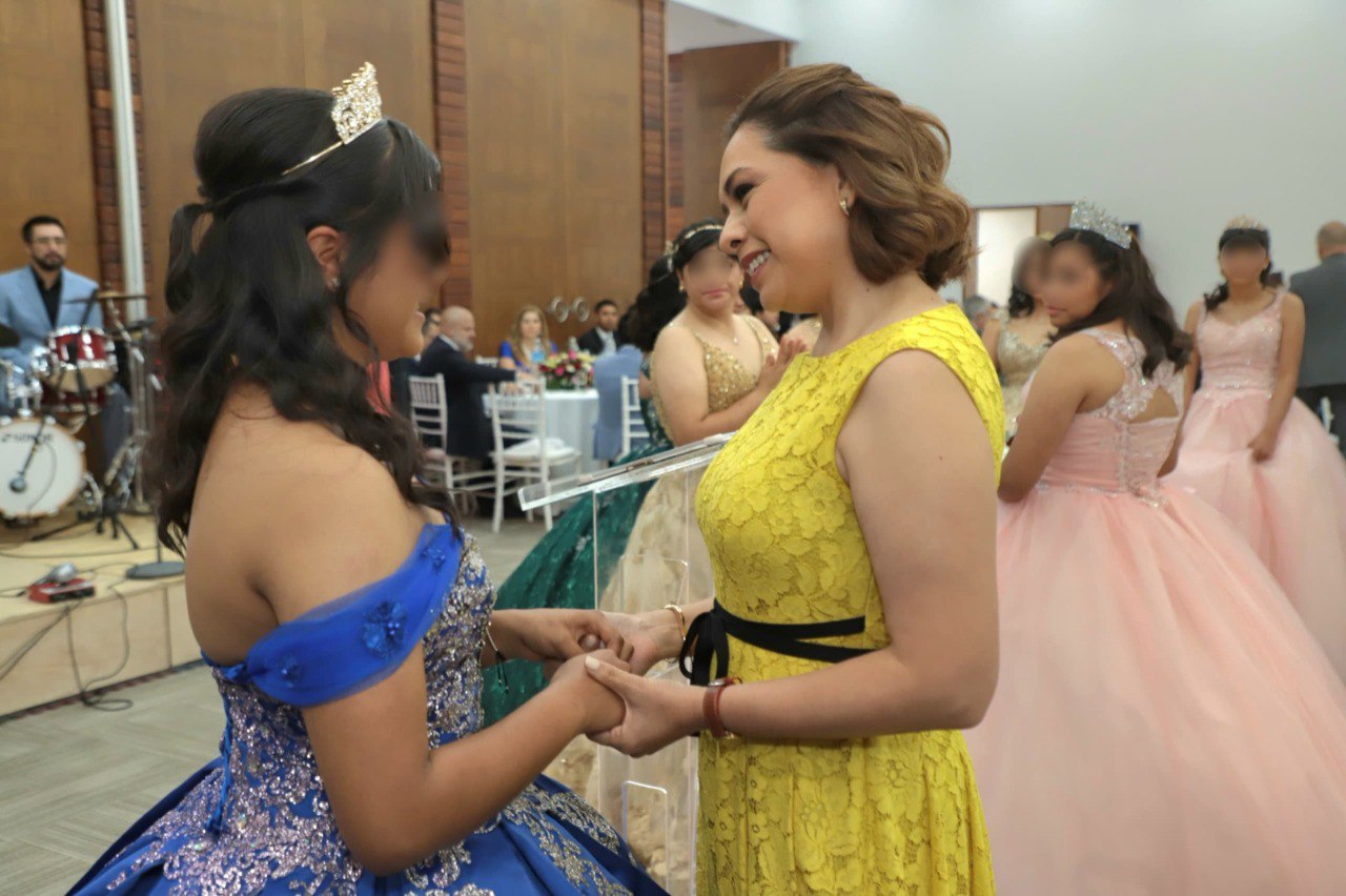 Gaby Bonilla y Sergio Salomón celebraron a las quinceañeras de Casa del Adolescente | Foto SEDIF