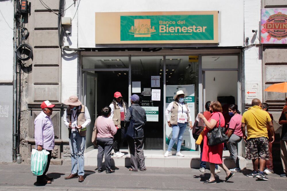 Algunos beneficiarios de la Pensión Bienestar recibirán pago triple | Foto: EsImagen