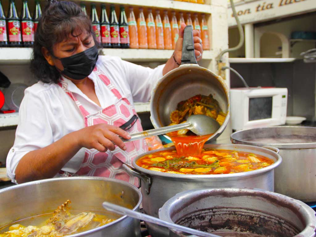 MERCADOS RECIBEN A COMENSALES EN AÑO NUEVO