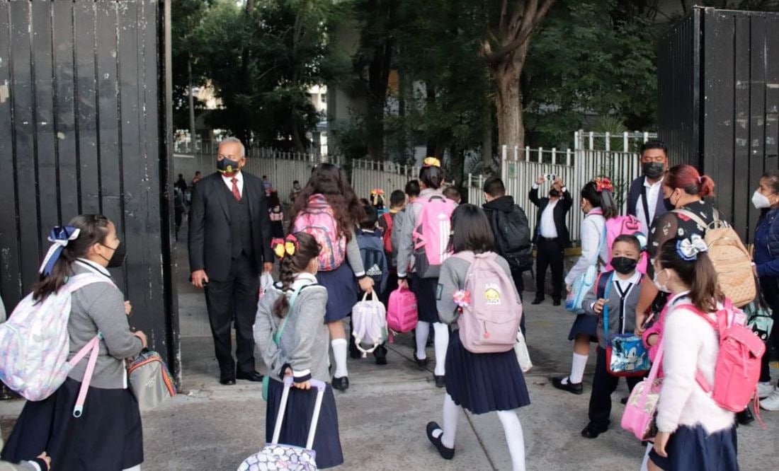 Pie de foto: Está por concluir el horario de invierno en las escuelas | Foto: EsImagen
