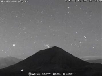 ¿Qué será? Detectan una extraña luz que atraviesa el volcán Popocatépetl