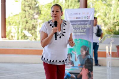 Refrenda Laura Artemisa compromiso de escuchar a sociedad en Foro sobre Convivencia Escolar