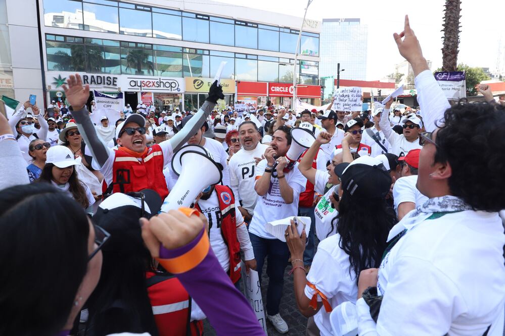 Trabajadores del Poder Judicial en Puebla marcharon por calles del Centro Histórico | EsImagen para El Universal Puebla