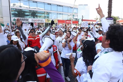 Integrantes del PJF y panistas marchan contra la desaparición de fideicomisos