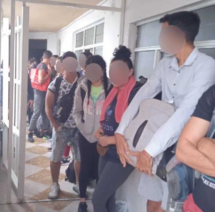 Encuentran a 69 migrantes al interior de un hotel junto a la CAPU
