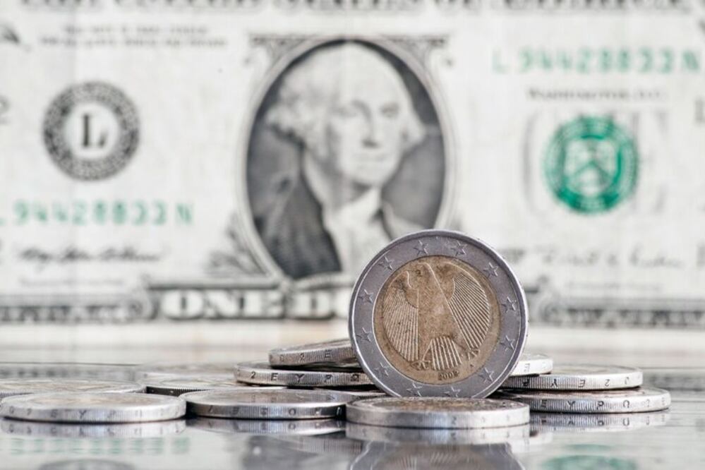 El precio del dólar en México se cotiza por encima de los 20 pesos | Foto: Freepik