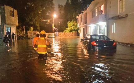 Reportan anegaciones por fuertes lluvias en Puebla