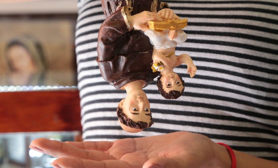 Si buscas novio, intenta rezándole con devoción a San Antonio de Padua | Foto: EsImagen