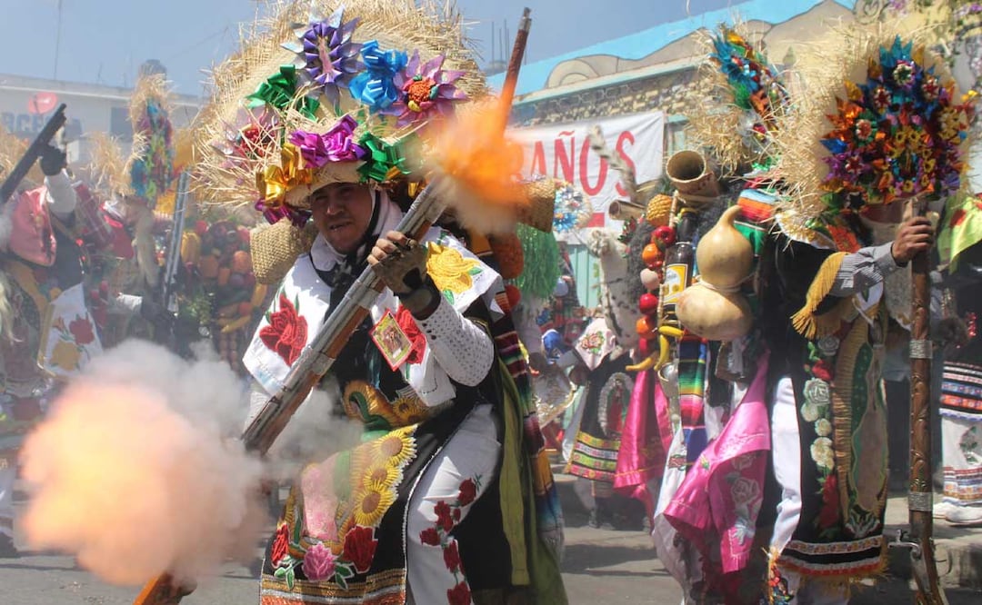 Los huejotzingas están listos para el máximo evento de la temporada, su tradicional carnaval | Foto: Agencia Es Imagen para El Universal Puebla