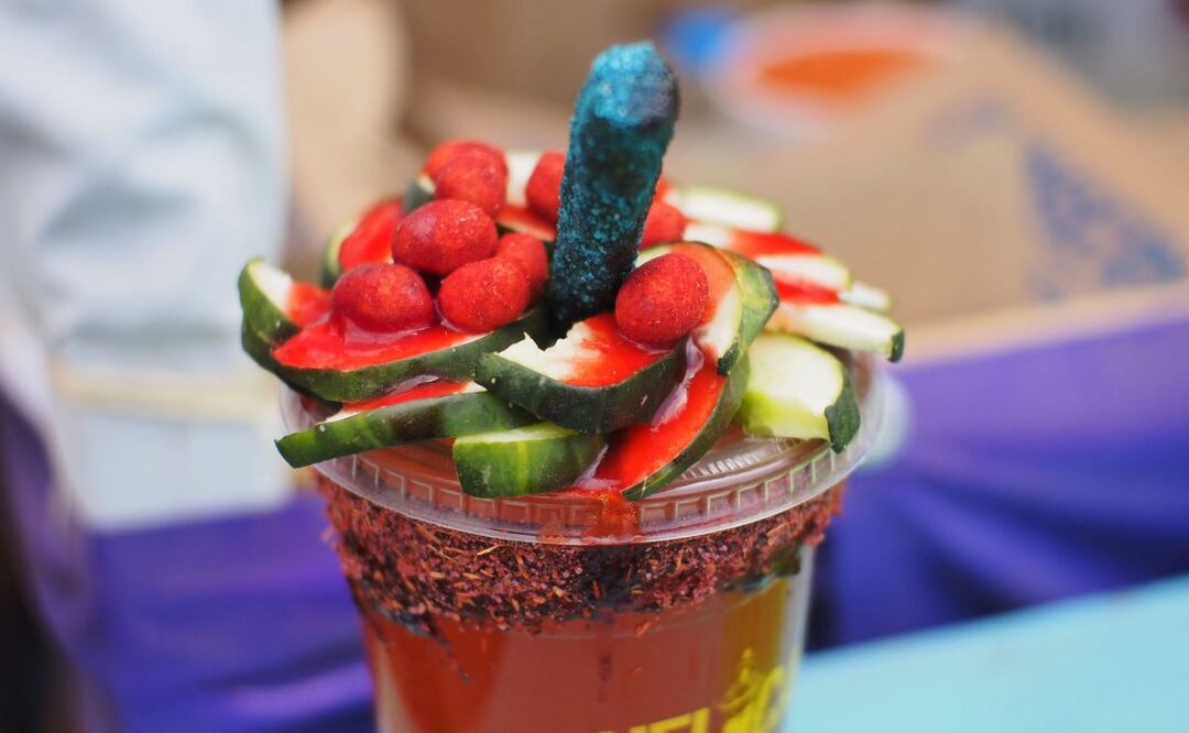 En la Feria Nacional de la Michelada 2023 podrás encontrar las populares licuachelas, Kitty chelas y hasta una rotochela gigante | FOTO: Agencia Es Imagen para El Universal Puebla