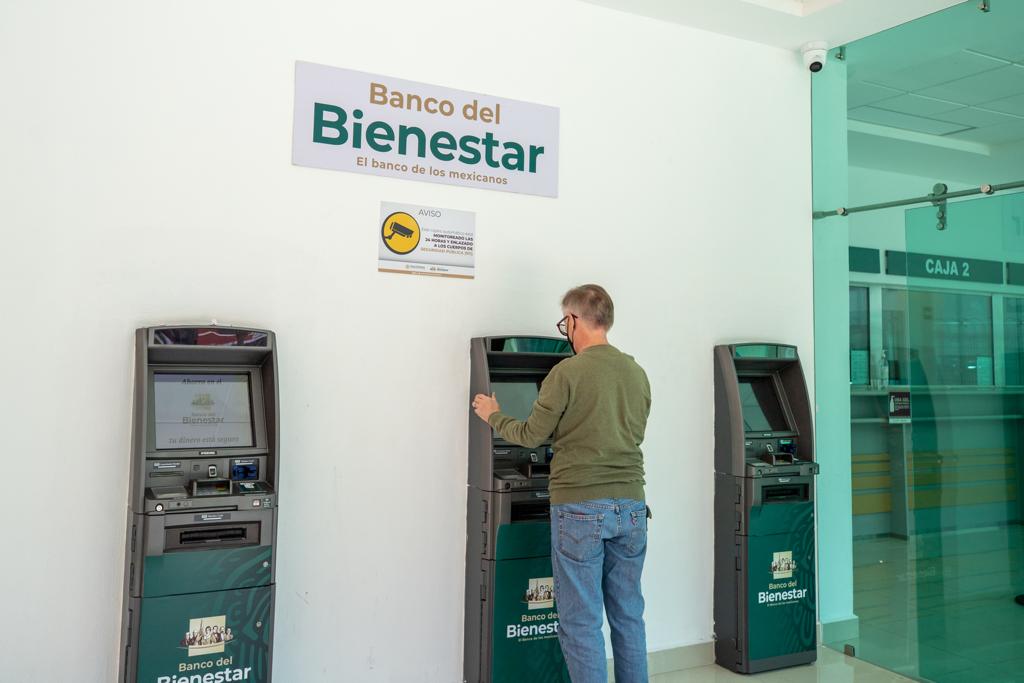 Este apoyo, que se otorga en pagos bimestrales, tiene como objetivo combatir la deserción escolar en México, por lo que los fondos están destinados a apoyar los estudios de los estudiantes.

Foto: Producción El Universal Puebla