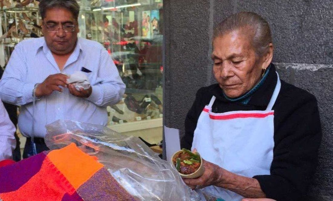 Doña Joaquina fue una figura emblemática de El Pasaje con su puesto de tacos | Foto: Archivo El Universal