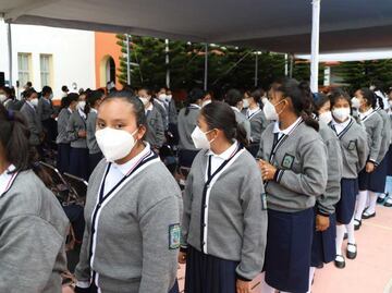 Ahora proponen uniforme neutro en Puebla: falda, pantalón o bermuda
