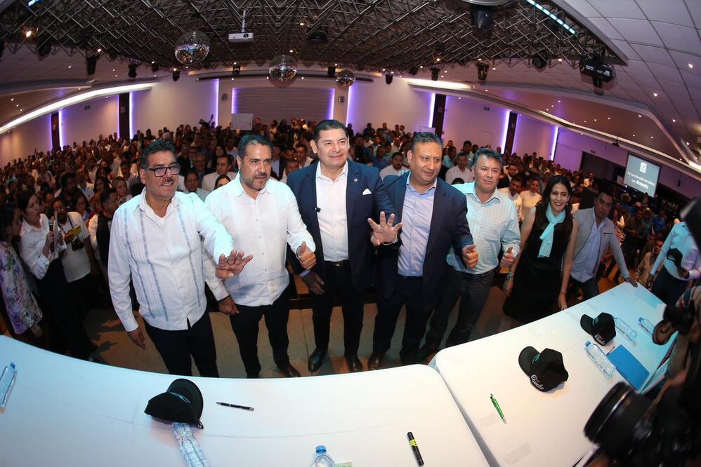 Alejandro Armenta protestó ayer como candidato de Nueva Alianza a la gubernatura de Puebla | Foto: Especial