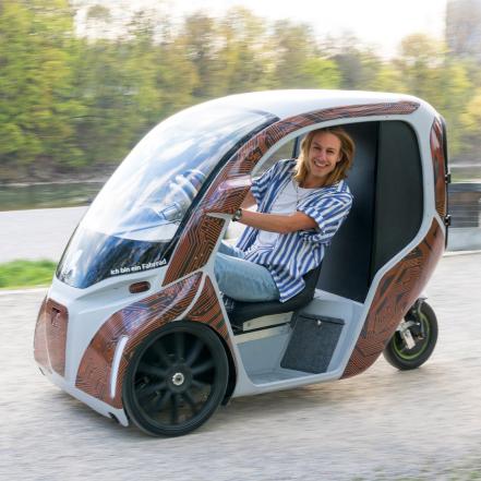 Con este micro coche eléctrico también puedes ir en el carril de las bicicletas
