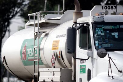 Huachigaseros apedrean a personal de PEMEX en Tlalancaleca