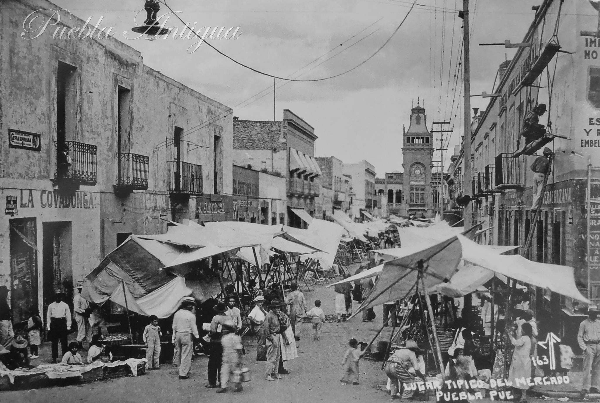 Calle de los Gallos Puebla Antigua | Foto: Colección Gustavo Velarde Tritschler